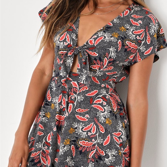 Lulu's Red and Navy Flowy Romper - Picture 2 of 9